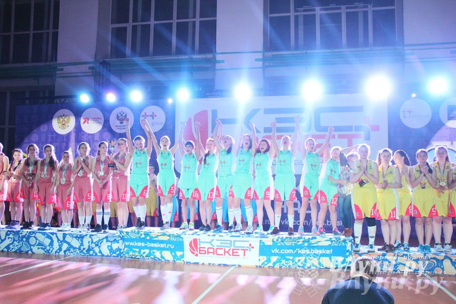 В Великих Луках прошли финальные игры Чемпионата ШБЛ «КЭС-БАСКЕТ» (фото)