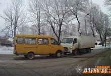 В Великих Луках столкнулись Газель и фургон (фото)