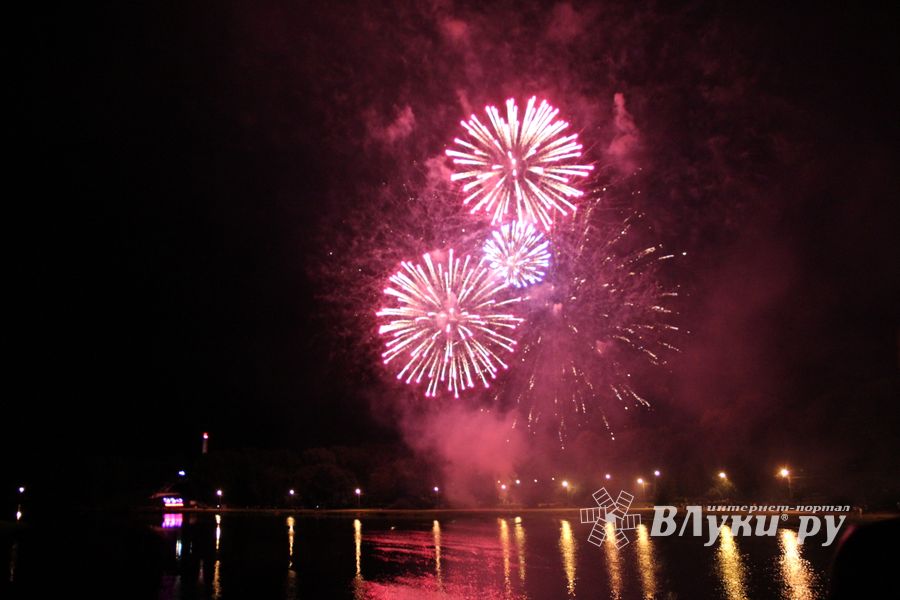 День города: концерт, аэростаты и салют (ФОТО)