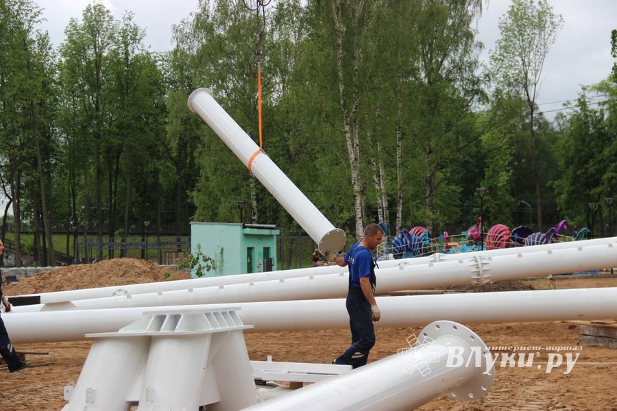 Колесу обозрения делают ноги (ФОТО)