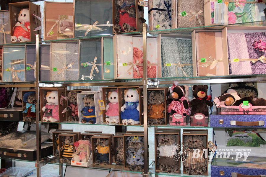 Великолучанам предлагают новогодние подарки из разряда «ТОП»