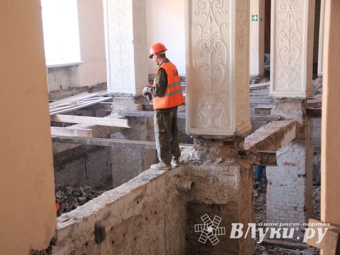 В театре не могут быть пластиковые окна... (фото)