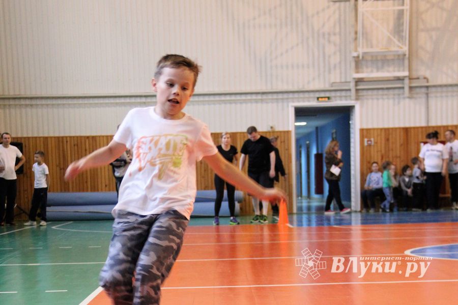 Великолучане одержали победу в зональном этапе «Папа, мама, я – спортивная семья» (ФОТО)