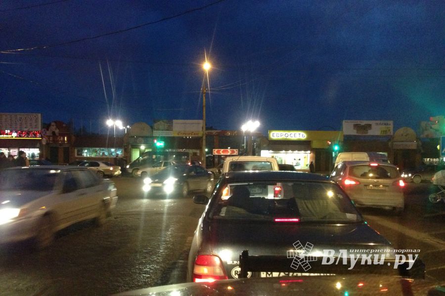 Великие Луки встали в пробку (фото)