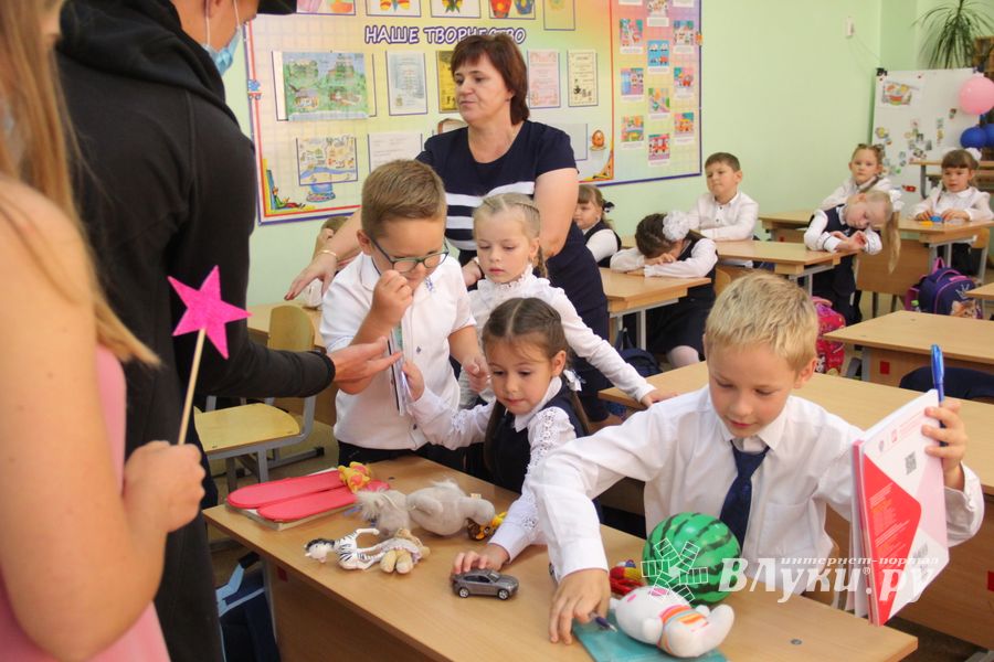 Юных великолучан посвятили в первоклассники (ФОТО)