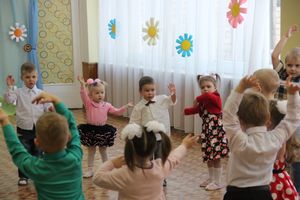 Малыши сада №1 поздравили мам и бабушек с 8 марта