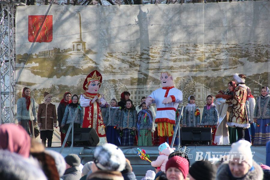 Масленичные гуляния прошли в Великих Луках (ФОТО)