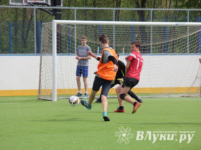 В Великих Луках прошёл Чемпионат по дворовому футболу (ФОТО)