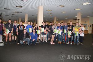В Великих Луках состоялись Первенство города по жиму штанги и Первый Кубок города по армлифтингу (фото)