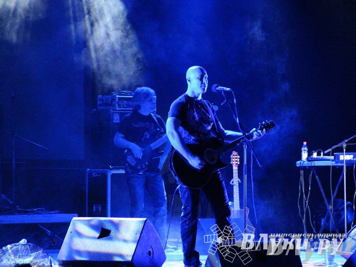 В Великих Луках состоялся концерт Дениса Майданова