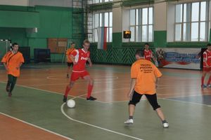 Состоялся традиционный турнир по мини-футболу с участием подростков и представителей органов власти (фото)