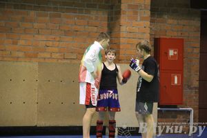 В Великих Луках прошел мастер-класс по кикбоксингу (фото)