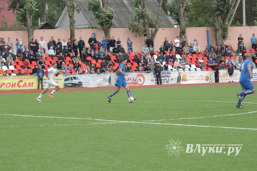 Матч ветеранов ФК «Спартак» и ветеранов великолукского футбола на «Экспрессе» (ФОТО)