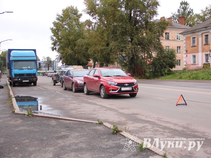 На ул. Новоселенинской произошло тройное ДТП (ФОТО)