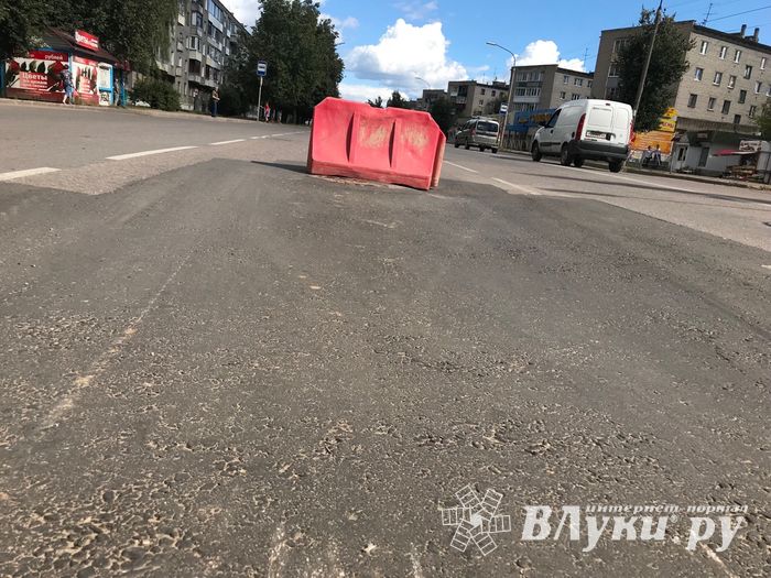 На те же грабли? На Гагарина опять проваливается асфальт (ФОТО)