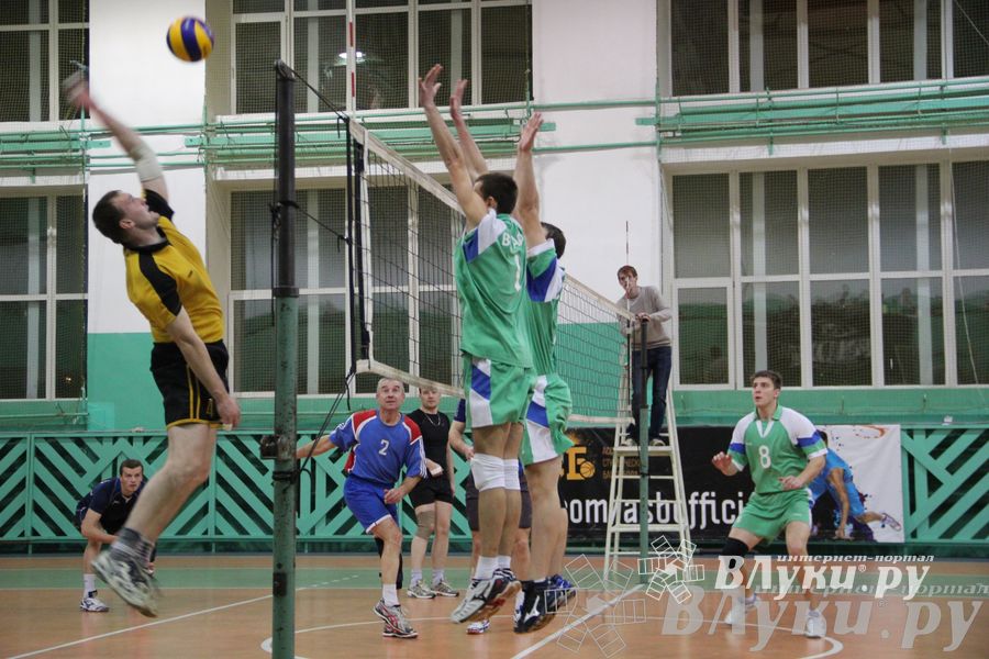 Сборная Великолукского района стала обладателем Кубка города по волейболу (фото)