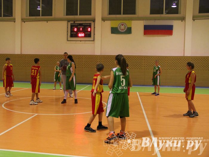 Интересный баскетбольный матч прошел в Великих Луках (фото)
