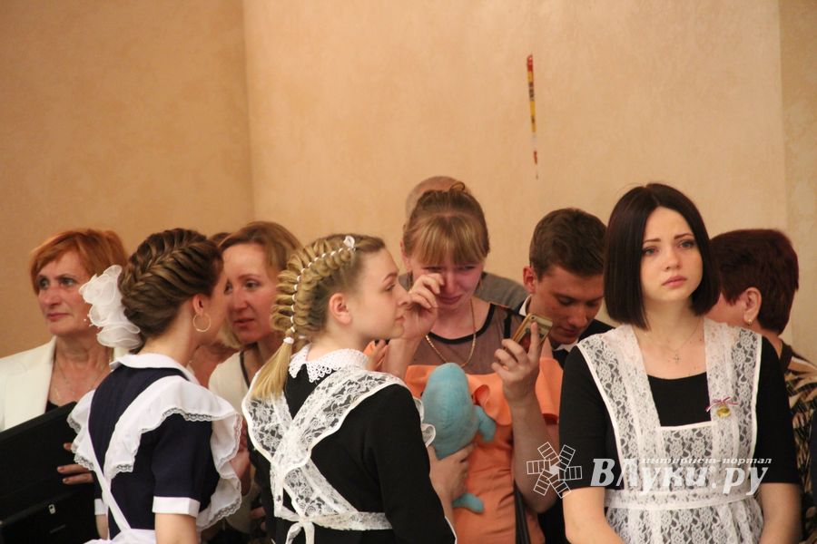 В Великих Луках прошли «Последние звонки» (ФОТО)