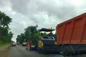 В Великолукском районе продолжается ремонт дорог (ФОТО)