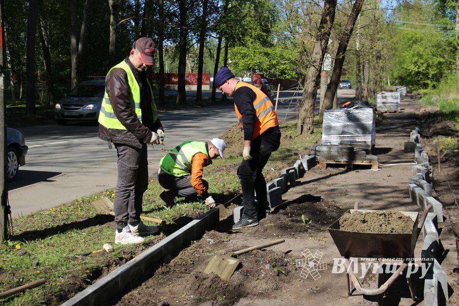 На улицах Дворецкой и Виноградова появится тротуар (ФОТО)