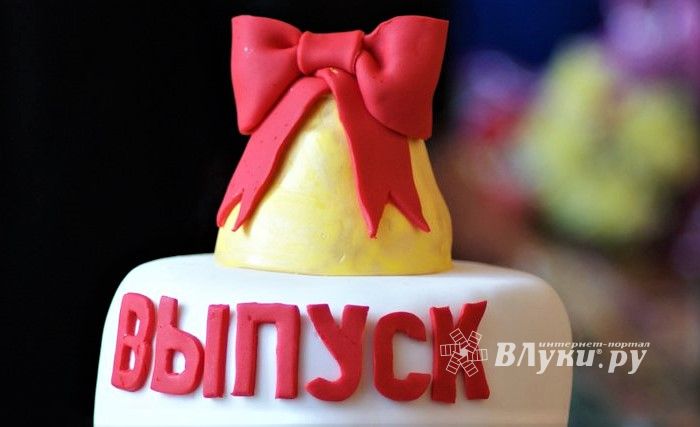 Михаил Ведерников допустил возможность изменения формата выпускных