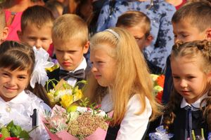 1 сентября в школах Великих Лук прошли Торжественные линейки (ФОТО)