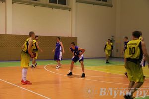 В Великих Луках проходят игры Чемпионата АСБ (фото)