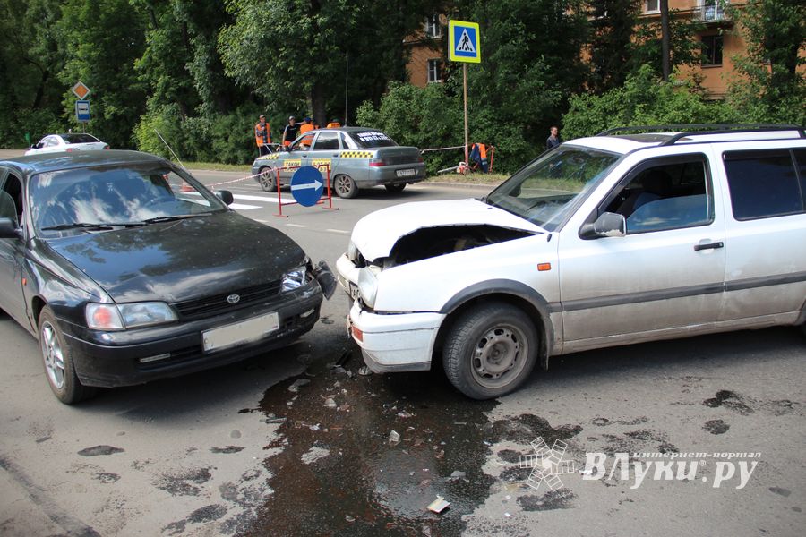 ДТП на Гагарина — частично перекрыты обе полосы (ФОТО)