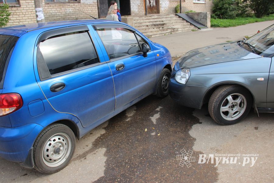 ДТП произошло в Великих Луках (ФОТО)