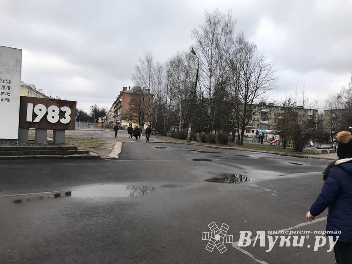 На площади Калинина появился новый асфальт (ФОТО)