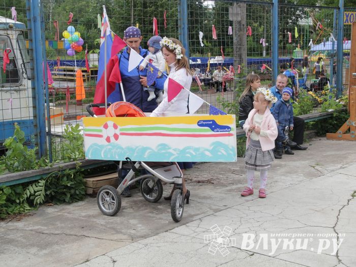 «Парад детских колясок» в День семьи, любви и верности (ФОТО)