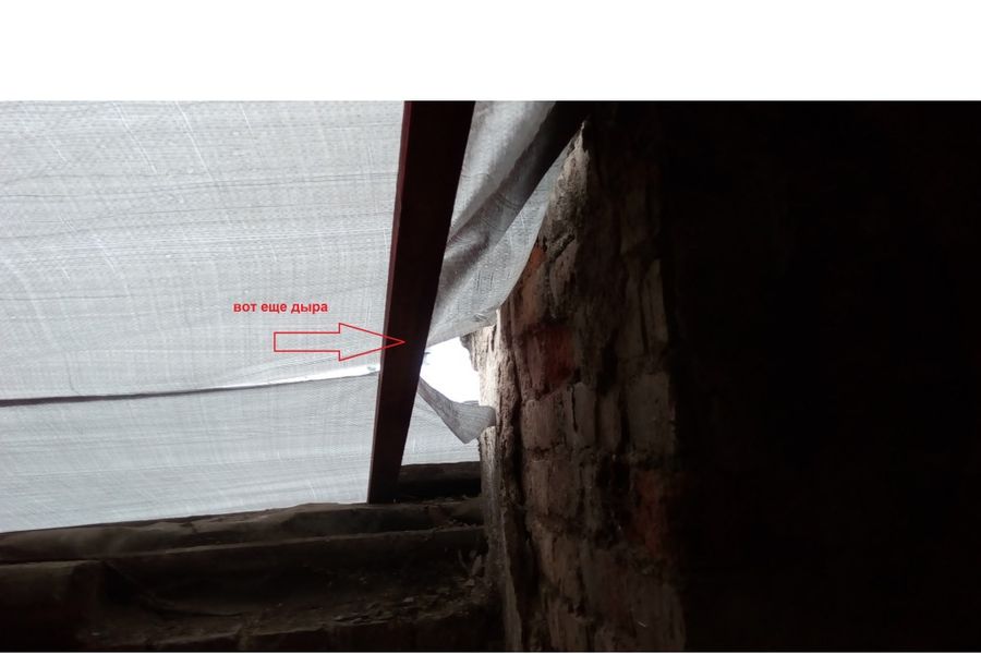 Великолучане жалуются на некачественный ремонт крыши (ФОТО)