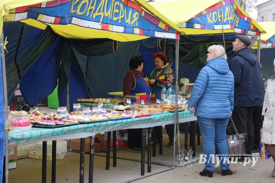 В Великих Луках прошла универсальная ярмарка «Весна-2019» (ФОТО)