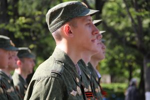 9 мая в Великих Луках. Шествие и салют