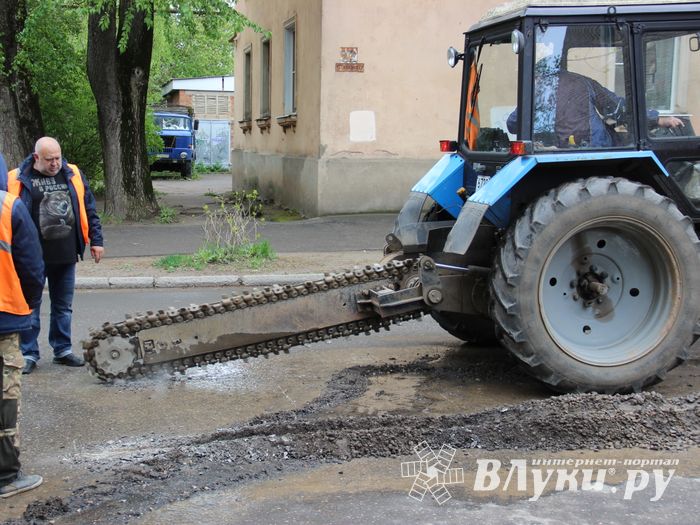 На Ставского устраняют прорыв в водопроводе (ФОТО)