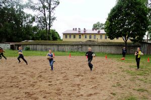 Ребята из пришкольных лагерей соревновались в «Весёлых стартах» (ФОТО)