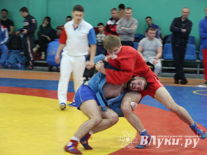 Самбисты поборолись на крупном турнире в Великих Луках (ФОТО)