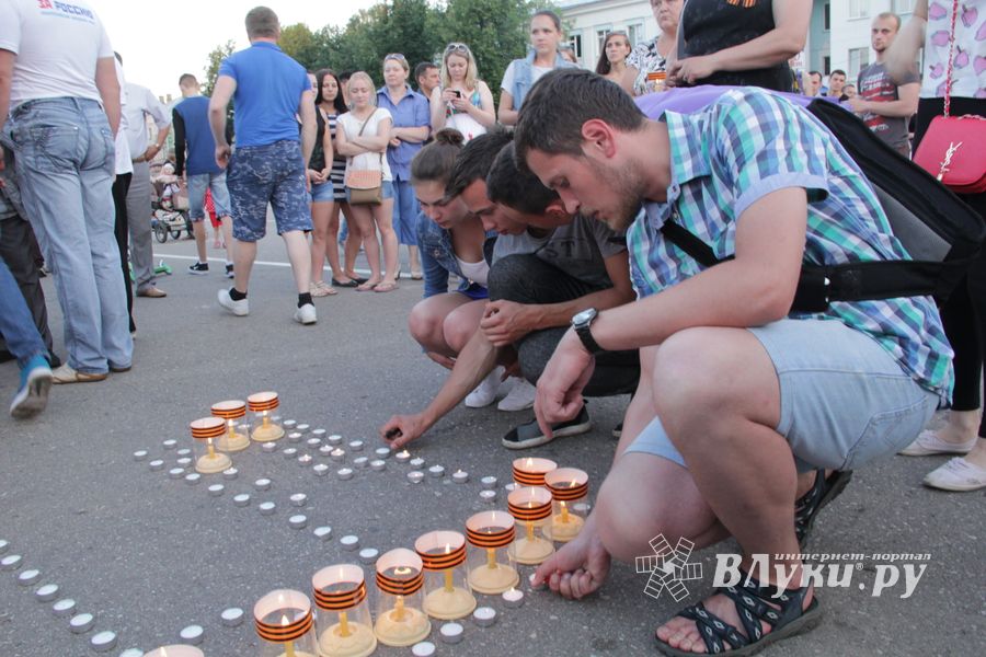 «Свеча памяти» в Великих Луках (ФОТО)