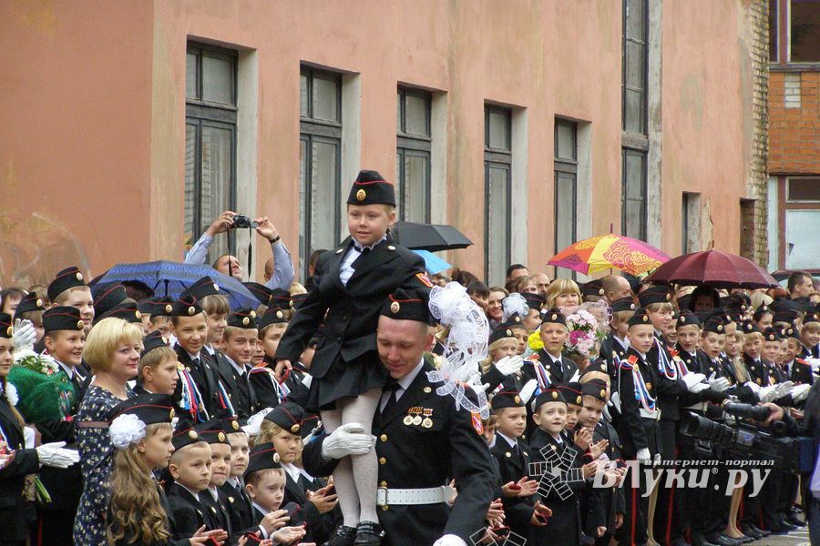 Школы города отметили 1 сентября (фото)