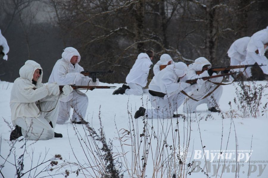 Реконструкция битвы за освобождение Великих Лук