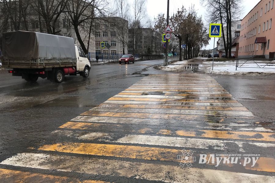 На Гастелло забил «родник» (ФОТО, ВИДЕО)