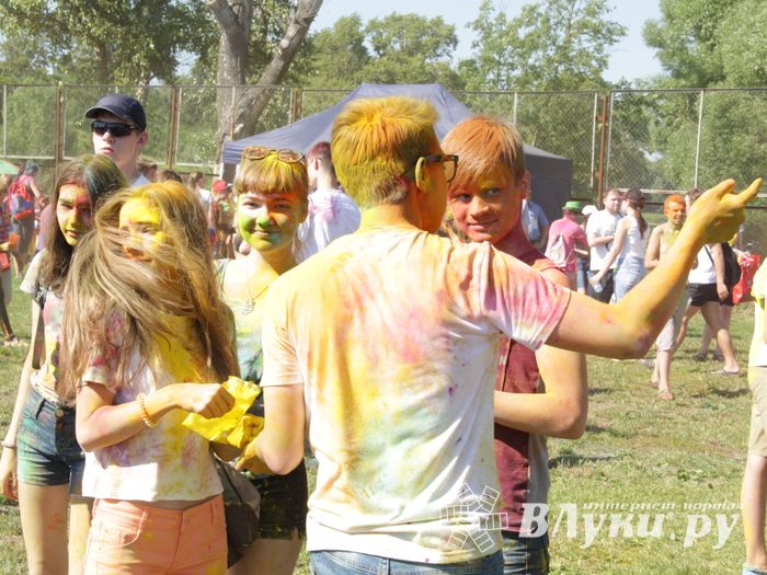 Яркие эмоции «ColorFest» в Великих Луках (ФОТО)