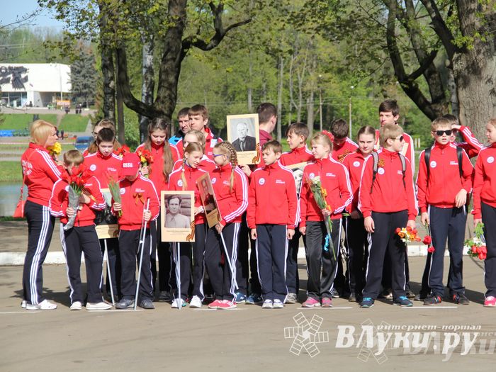 Парад Победы в Великих Луках (фото)