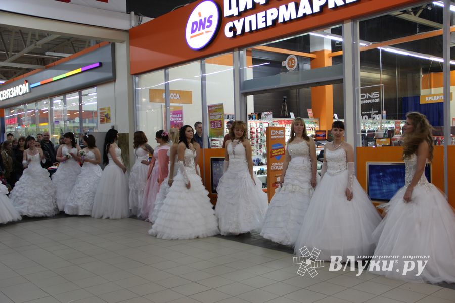 В Великих Луках бегали невесты (ФОТО)