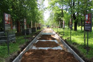 Идёт благоустройство Аллеи памяти 6-й роты в Великих Луках (ФОТО)