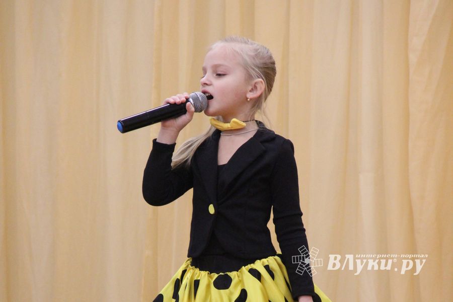 Слабовидящих великолучан поздравили с Международным днём инвалидов (ФОТО)