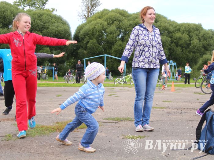 В Великих Луках прошёл Велопарад (ФОТО)