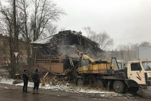 ФОТОФАКТ: В Великих Луках сносят барак