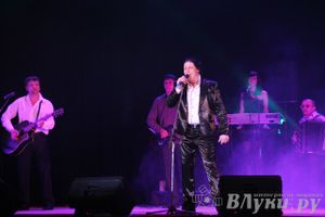 В ДК ЛК состоялся концерт Юрия Михайлова