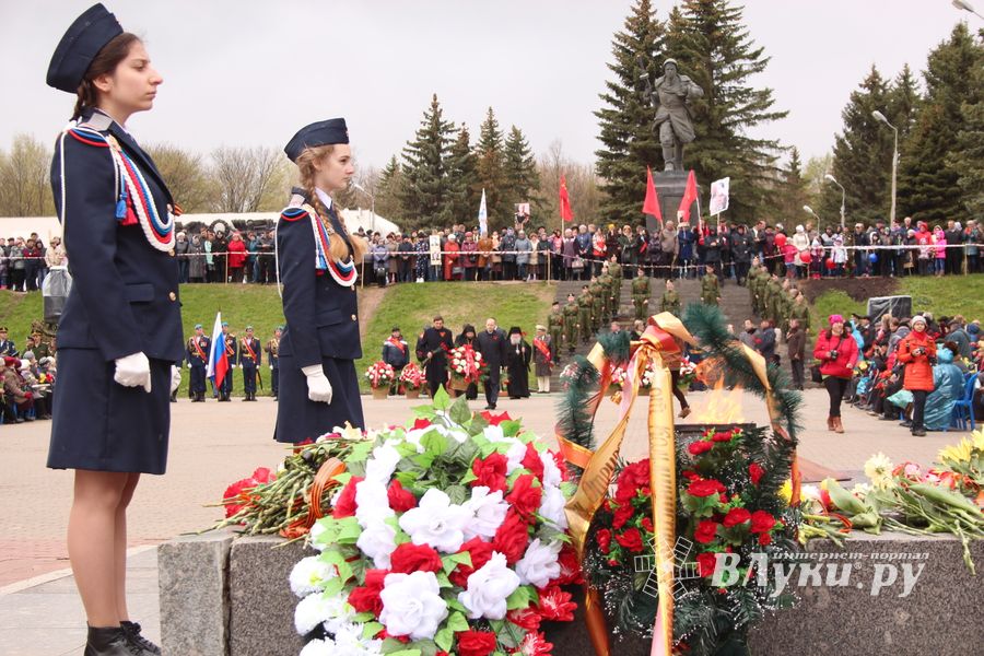 В Великих Луках День Победы празднуют все поколения (ФОТО)
